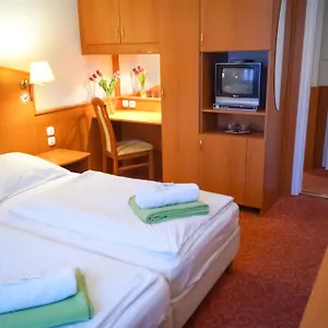 Korona Panzio B&B