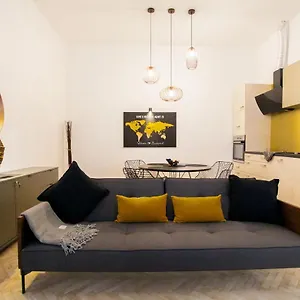 Apartment Real Delux Next To Gozsdu & Synagogue, Budapest